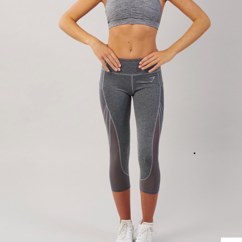Sleek sculpture Gymshark gray cropped leggings